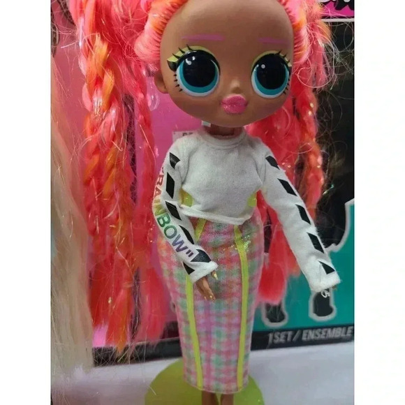 LOL Surprise OMG doll Lot Plus Accessories - Picture 9 of 13